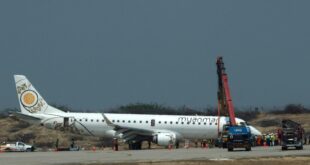 Piloto aterriza avión en Birmania con una rueda sin salir, pasajeros ilesos