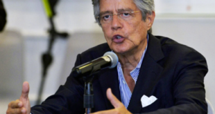 Ecuador: presidente ofrece bajar tributos en bebidas y armas